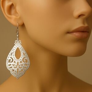 Silver Filigree Teardrop Earrings – Elegant, Hypoallergenic for Sensitive Ears